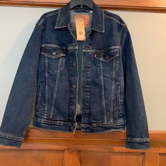 NWT Levi’s Denim Jacket. Men’s small.